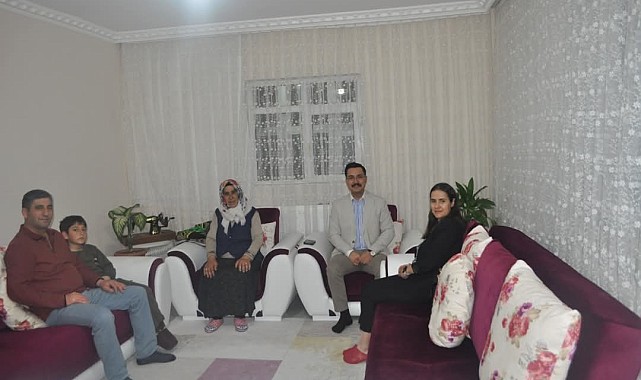 Akyaka Kaymakamı İsmail Demirtaş, iftarını şehit ailesiyle açtı