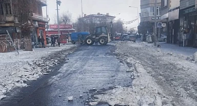 Ardahan'da kar ve buzla mücadele devam ediyor