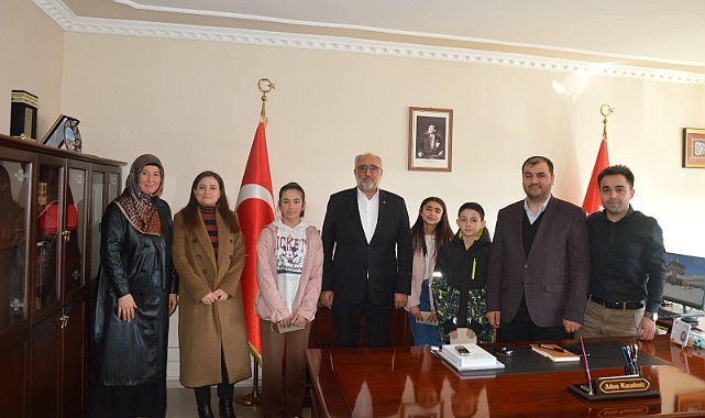 Ardahan’da şiir okuma yarışması düzenlendi
