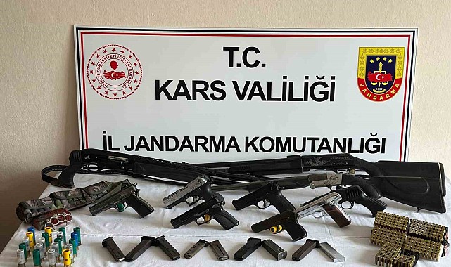 Arpaçay'da çok sayıda silah ve mühimmat ele geçirildi