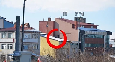 Çatıda ''tehlikeli'' temizlik!