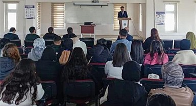 Çıldır'da "Gençlik ve İman" Konferansı düzenlendi