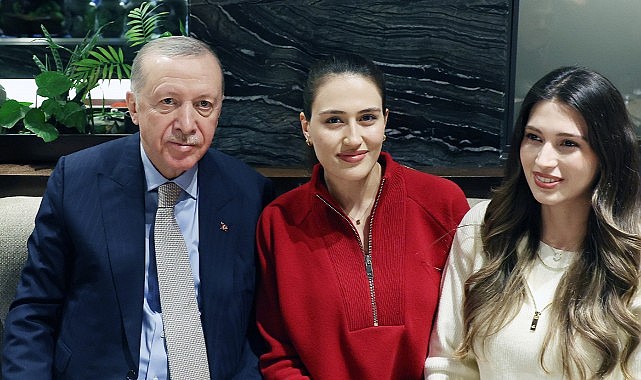 Cumhurbaşkanı Erdoğan gençlerle kafede bir araya geldi