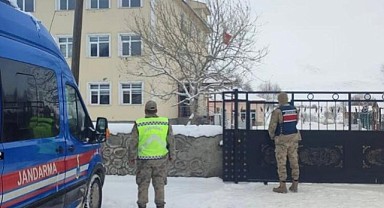 Jandarma okul çevresini denetledi