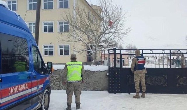 Jandarma okul çevresini denetledi