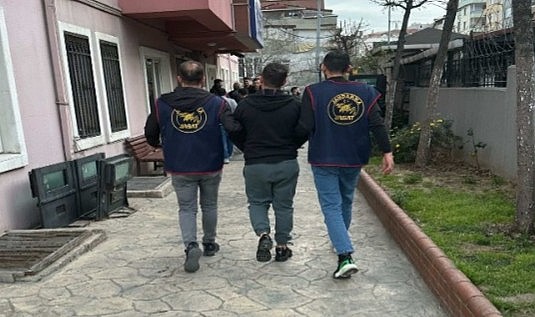 JASAT dedektifleri aranan şahısları yakaladı
