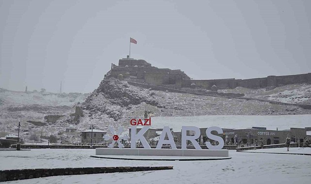 Kars beyaz örtüyle kaplandı
