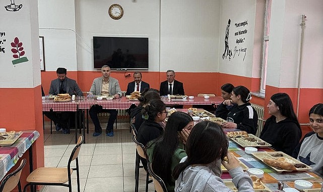 Kaymakam Kılıç, öğrencilerle birlikte oruç açtı