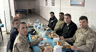Kaymakam Meram, Mehmetçikle iftar açtı