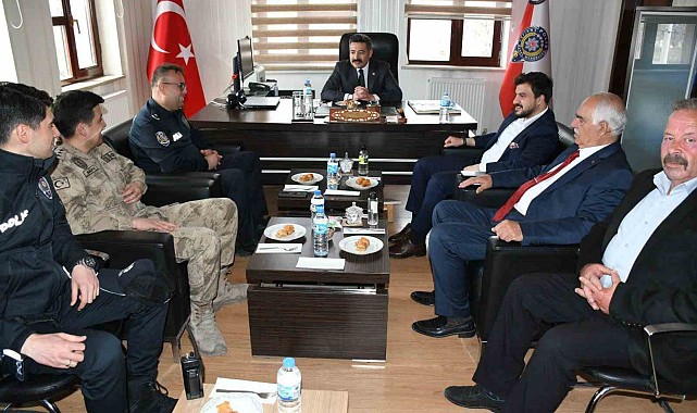 Kaymakam Özçelik'ten güvenlik güçlerine bayram ziyareti