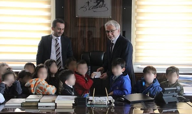 Kumbaralarındaki harçlıklarını Filistin'e bağışladılar