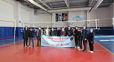 'Mutlu Çarşamba' yüz güldürüyor