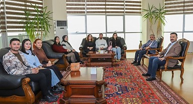Öğrenciler ziyaret etti, Rektör Biber’in gitmemesi Üniversiteyi karıştırdı