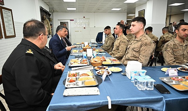 Oruçlarını Mehmetçikle açtılar