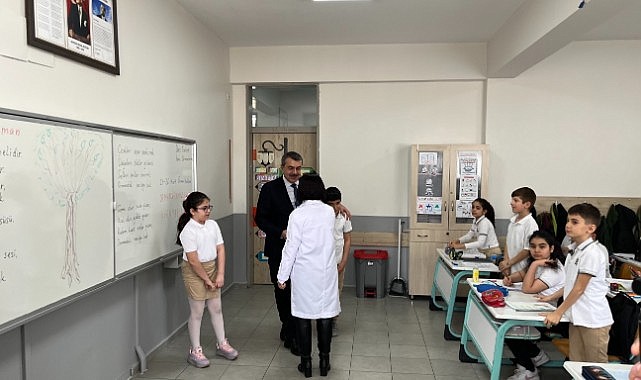 Seçim vaadinde bulunmuştu, Milli Eğitim Bakanı’nı sınıfına getirdi
