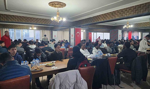 Ümmetin gençleri bir sofada