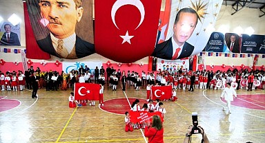 Gökyüzü ağladı, çocuklar güldü: Ardahan’da 23 Nisan coşkusu