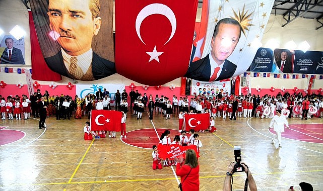 Gökyüzü ağladı, çocuklar güldü: Ardahan’da 23 Nisan coşkusu