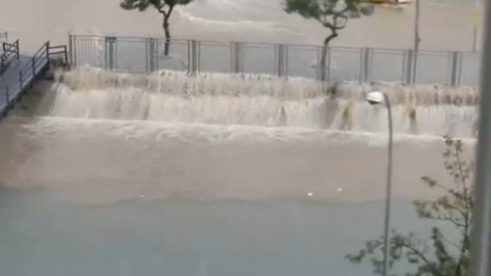 Kimi yüzdü kimi mahsur kaldı