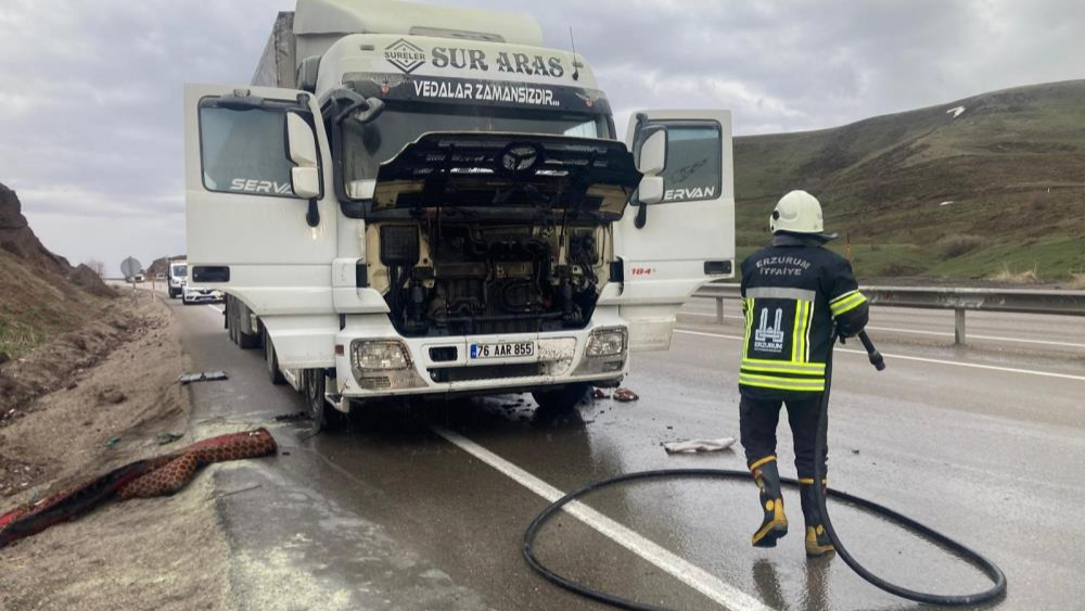 Seyir halindeki tırda yangın çıktı
