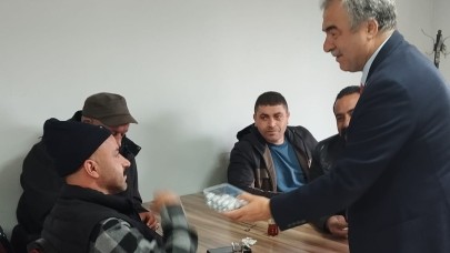 Müdür Sonkaya, emekçilerle sabah çayı içti