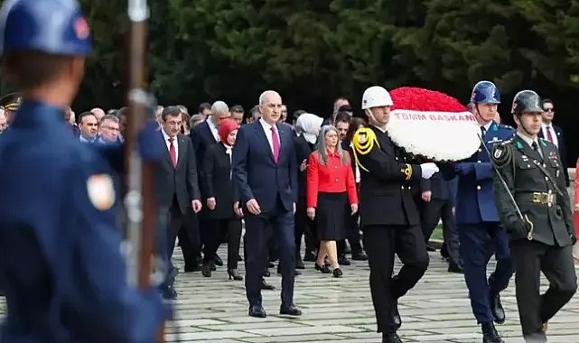 Anıtkabir'de 23 Nisan töreni! Devlet erkanı Atatürk'ün mozolesine çelenk bıraktı