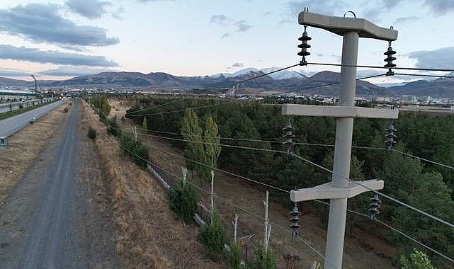 Aras Elektrik planlı bakım çalışmalarıyla kesintisiz enerji için sahada