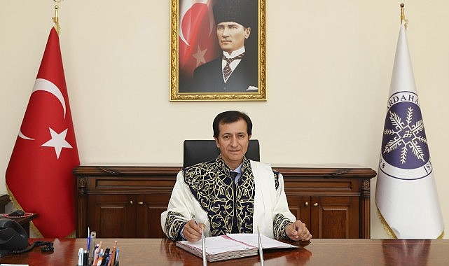 ARÜ'de yeni dönem: Rektör Emiroğlu göreve başladı