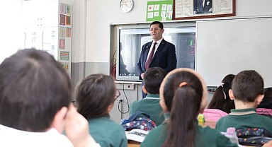 Başkan Çerkez, öğrencilerle ders işledi