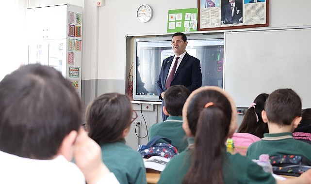 Başkan Çerkez, öğrencilerle ders işledi