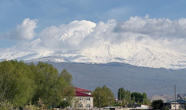 Doğunun Çukurovası Iğdır'da dağlar Nisan'da beyaza büründü