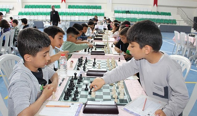 Elazığ’da satranç turnuvası büyük ilgi gördü