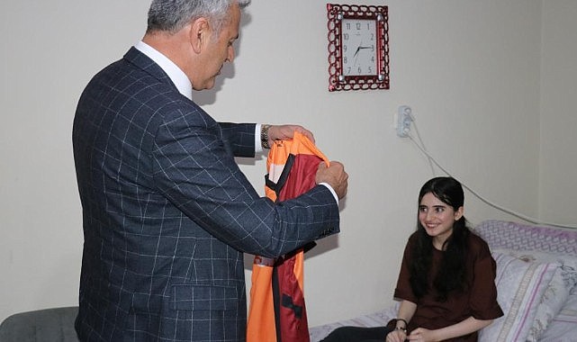 Galatasaraylı engelli kızın hayali gerçek oldu