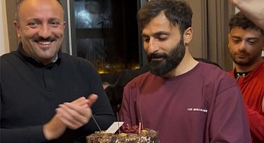 Galibiyeti doğum günü pastasıyla kutladılar