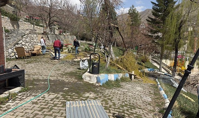 Hakkari’de fırtınanın izleri siliniyor