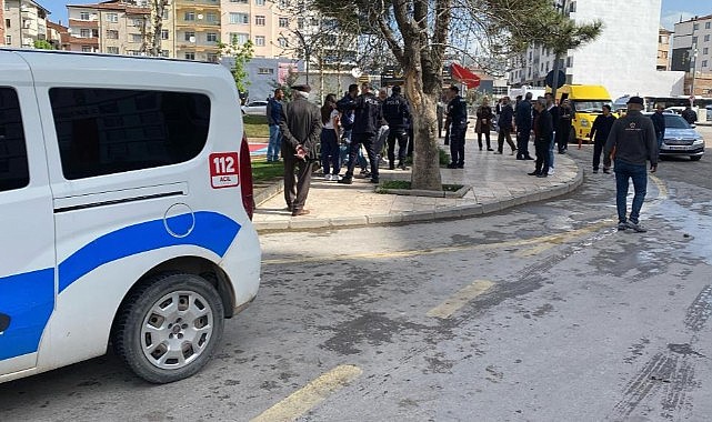 Husumetlisini cadde ortasında bıçakla yaraladı