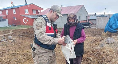Jandarma ekiplerinden vatandaşa bilgilendirme
