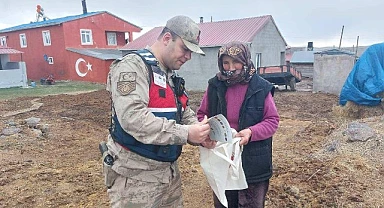 Jandarma ekiplerinden vatandaşa bilgilendirme
