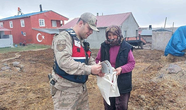 Jandarma ekiplerinden vatandaşa bilgilendirme