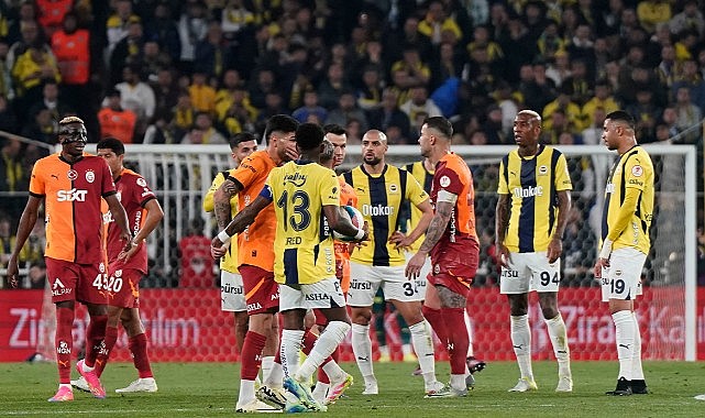 Kadıköy'de Osimhen şov! Galatasaray, Fenerbahçe'yi geçerek yarı finale yükseldi