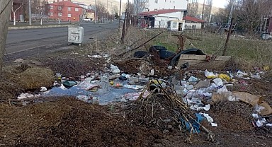 Kar eridi, çöpler ortaya çıktı!