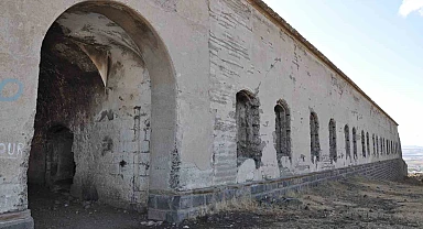 Kars'ta tarihi tabyalar yok oluyor