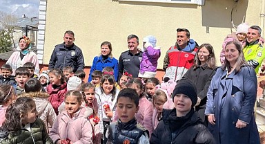 Minik öğrencilerden Polis Haftası ziyareti