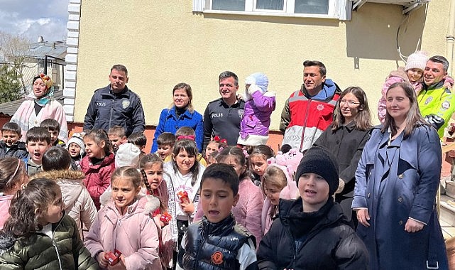 Minik öğrencilerden Polis Haftası ziyareti
