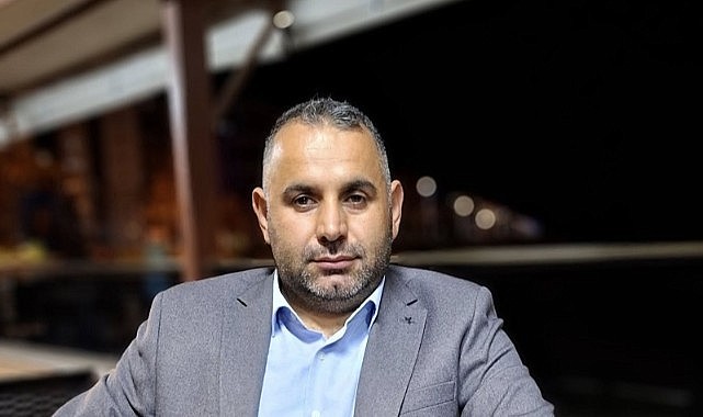 Morkoç, Belediye başkanına akıl verdi: Yollardaki derin çukurları kumla doldur
