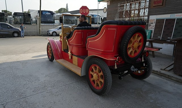 Nostalji aşığı genç 1925 model otomobilin elektriklisini yaptı