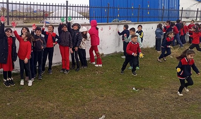 Öğrenciler otizme dikkat çekti