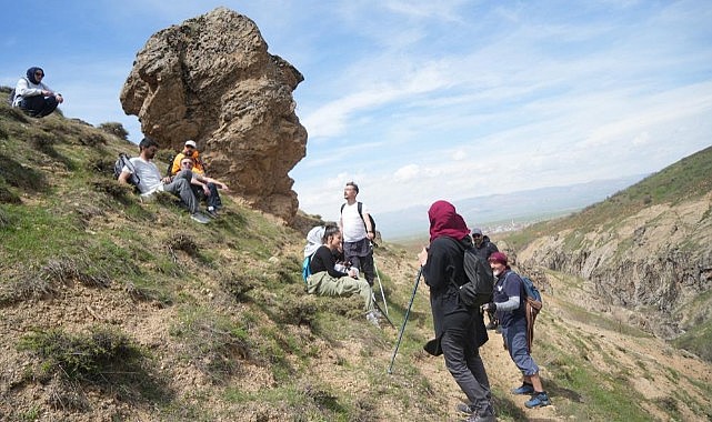 'Ovaya bakan adam' ziyaretçi akınına uğradı