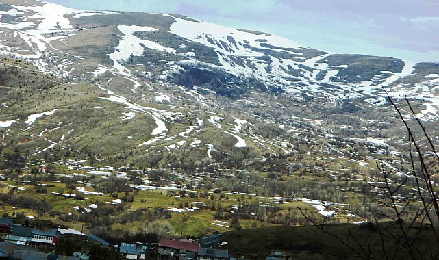Posof'ta yeşil ve beyazın tonları görsel şölen oluşturuyor
