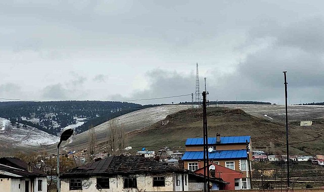Sarıkamış'ta yüksek kesimlere Nisan karı
